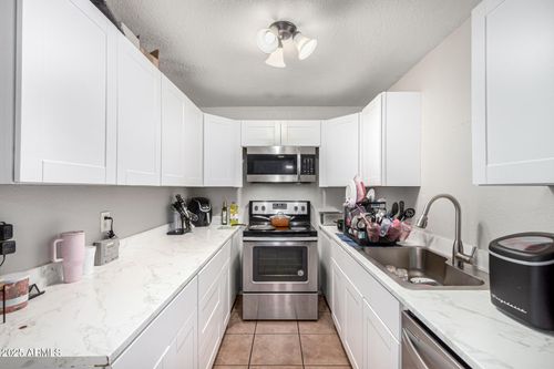 29-3646 N 67th Ave, Phoenix, AZ, 85033-4545 | Card Image