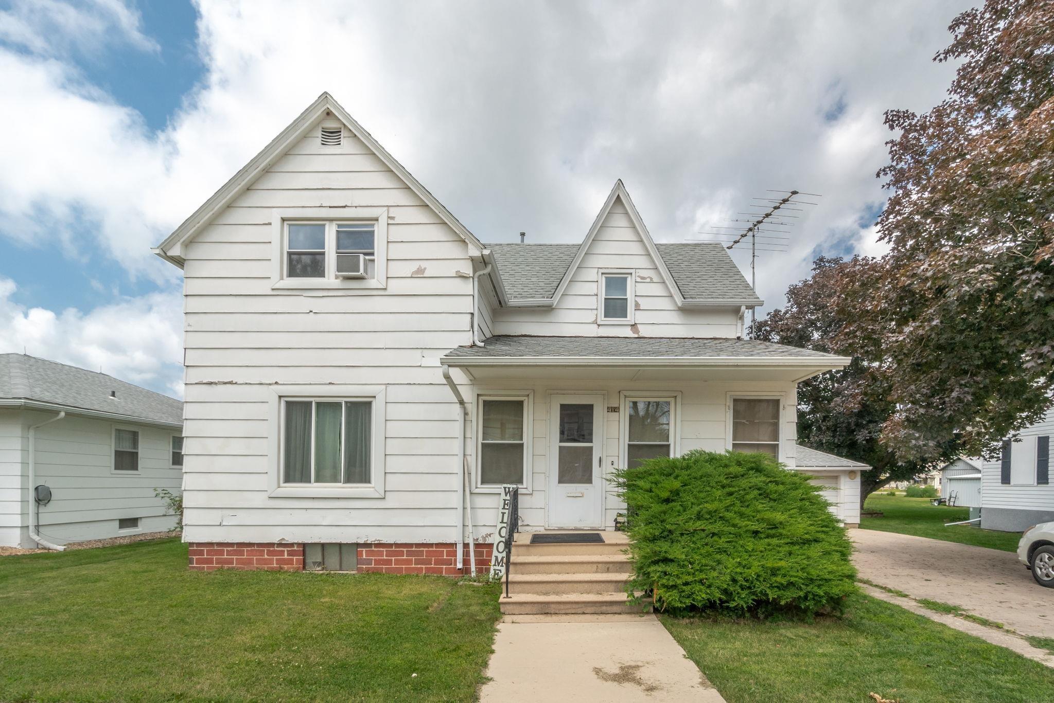 1st St, Sumner, IA 50674