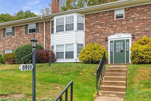 204-6910 Carriage Hill Dr, Brecksville, OH, 44141-4409 | Card Image