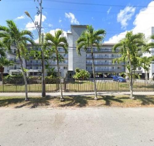 207a-900 Sw 84th Ave, Miami, FL, 33144-4103 | Card Image