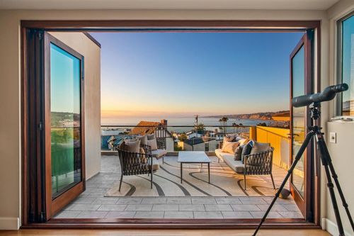 1876 Little St, La Jolla, CA, 92037-3362 | Card Image