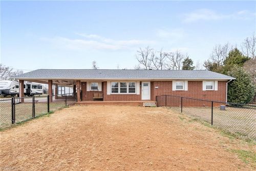 896 Knowles Rd, Reidsville, NC, 27320-8633 | Card Image