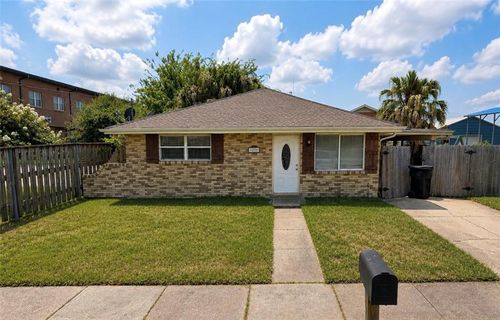 3220 Corinne Dr, Chalmette, LA, 70043-3841 | Card Image