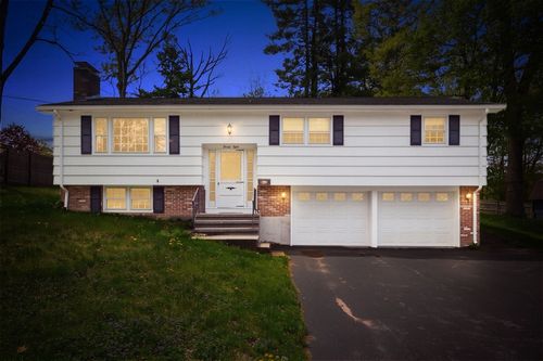 28 Mayflower Cir, Leicester, MA, 01524 | Card Image