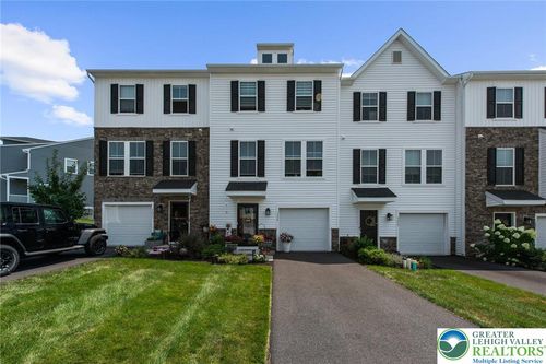 7555 Clayton Ave, Coopersburg, PA, 18036-8727 | Card Image