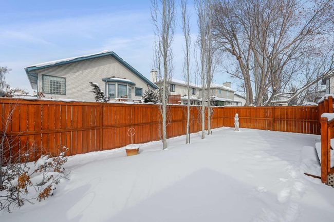 155 Douglasbank Place Se, Home with 3 bedrooms, 3 bathrooms and 4 parking in Calgary AB | Image 27