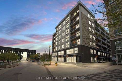 b415-275 Larch Street, Waterloo, ON, N2L3R2 | Card Image