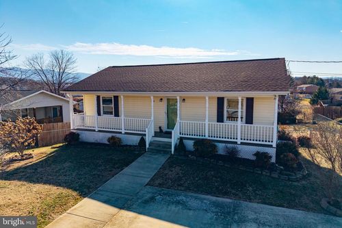323 Westlu Dr, LURAY, VA, 22835-9604 | Card Image