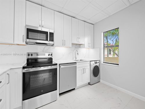 201-2300 Ne 6th Ave, Wilton Manors, FL, 33305-1153 | Card Image