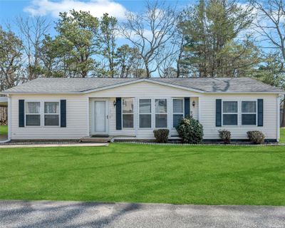 122 - 1407-122 Middle Road, House other with 2 bedrooms, 2 bathrooms and null parking in Calverton NY | Image 1