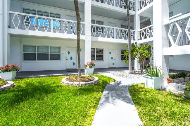 APT-107 - 419 Golden Isles Dr, Condo with 1 bedrooms, 1 bathrooms and null parking in Hallandale Beach FL | Image 8