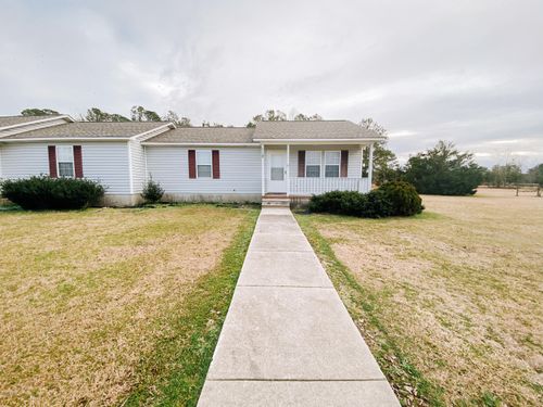 118 Arabian Ln, Richlands, NC, 28574-8127 | Card Image