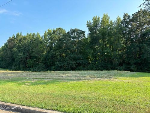 82 Derek Dr, Lexington, TN, 38351-1360 | Card Image