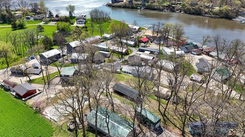 21686 257th, Delhi, IA, 52223 | Card Image