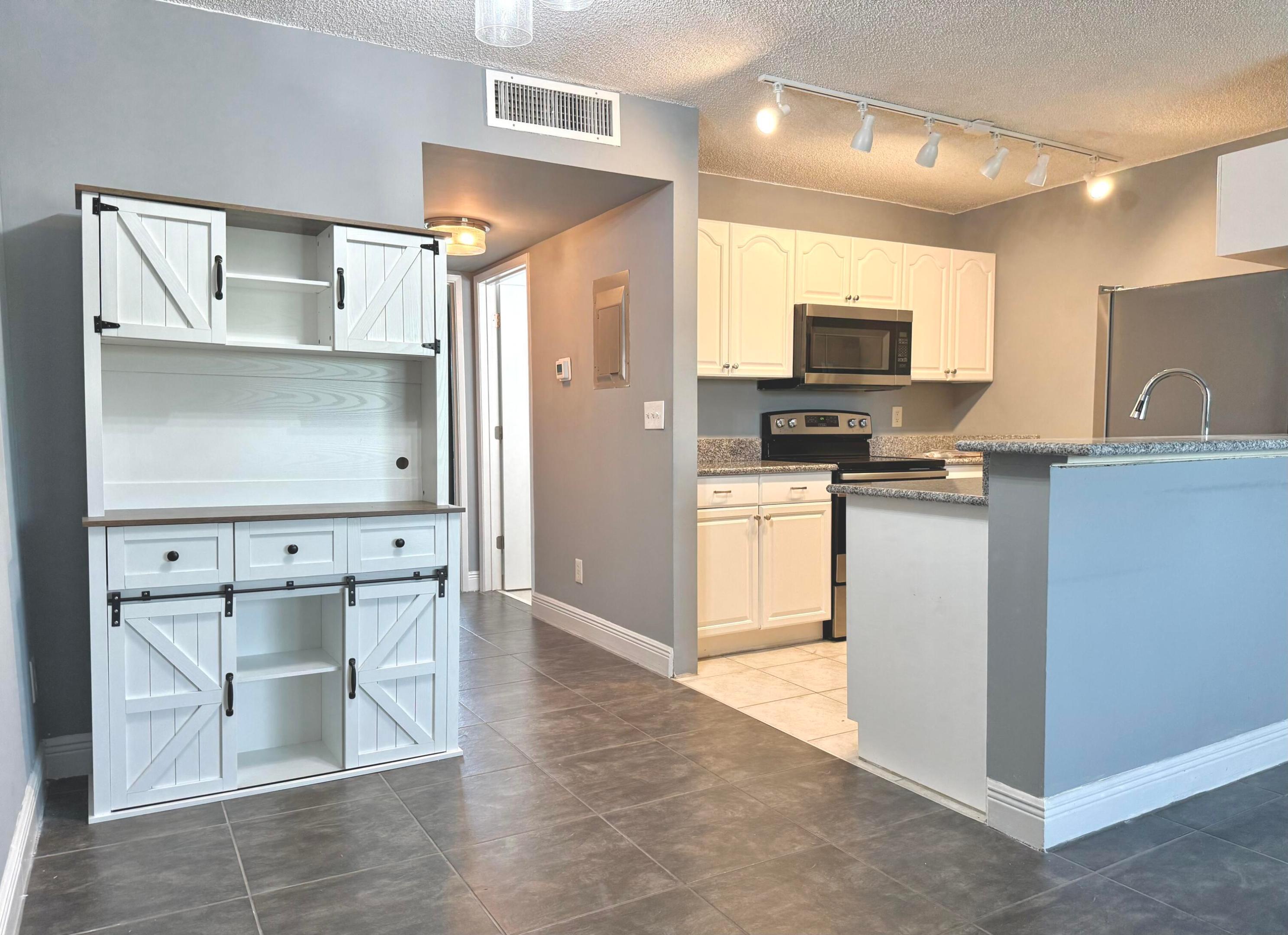 Residential Lease in Boynton Beach 2