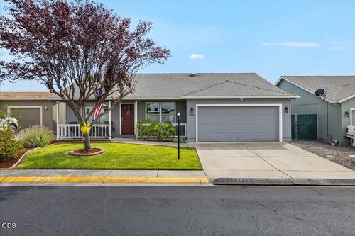 2360 Evan Way, Central Point, OR, 97502-3575 | Card Image