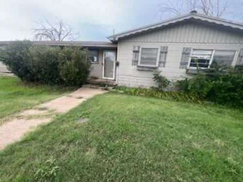 106 E Jeffie St, Floydada, TX, 79235-4018 | Card Image