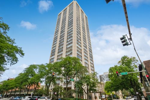 1104-70 W Burton Pl, Chicago, IL, 60610-1466 | Card Image