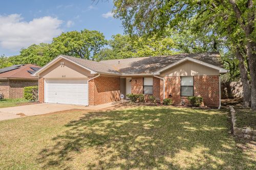912 Red Oak St, Azle, TX, 76020-2456 | Card Image