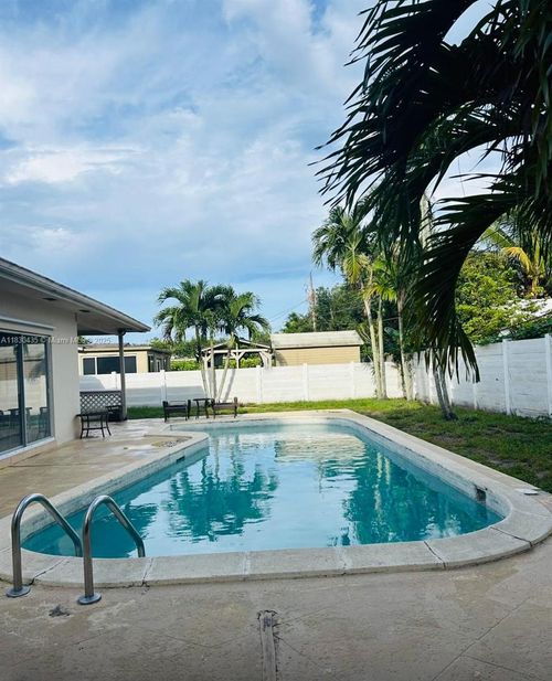 6790 Sw 10th Ct, Pembroke Pines, FL, 33023-1612 | Card Image