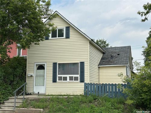 1121 2nd St, Estevan, SK, S4A0L8 | Card Image