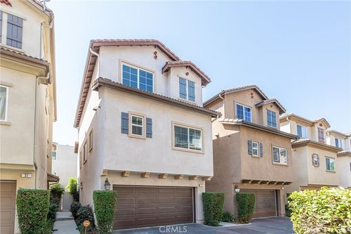 apt-32-6840 De Celis Pl, Van Nuys, CA, 91406-4765 | Card Image