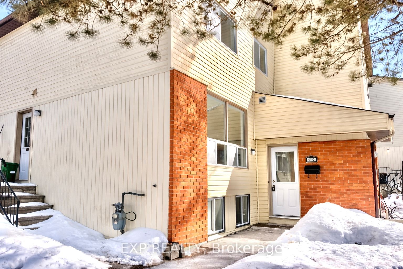 Residential Lease in Bells Corners and South to Fallowfield