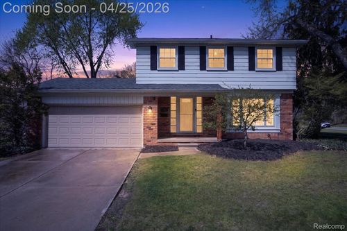 15251 Farmbrook Dr, Plymouth, MI, 48170-2751 | Card Image