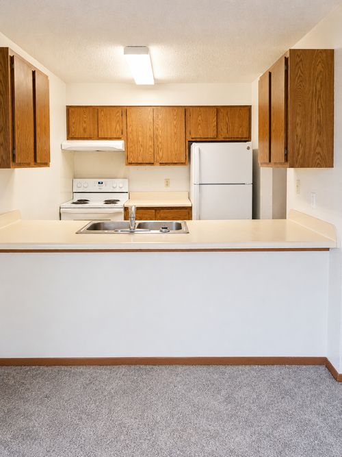 202-900 Hengen St, Fairmont, MN, 56031-2048 | Card Image