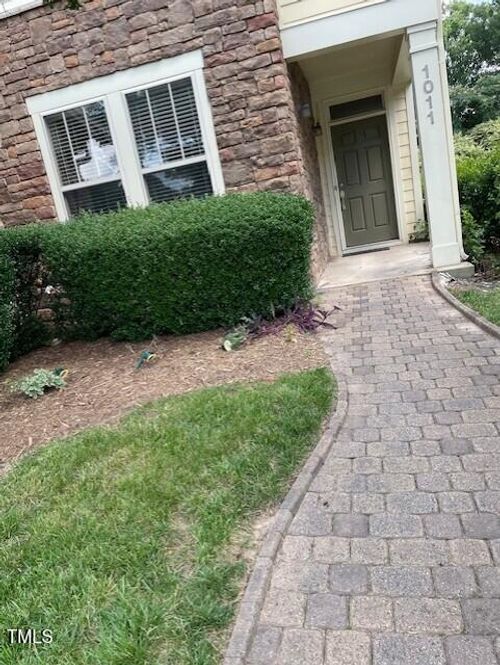 1011 Freeport Dr, Cary, NC, 27519-6425 | Card Image