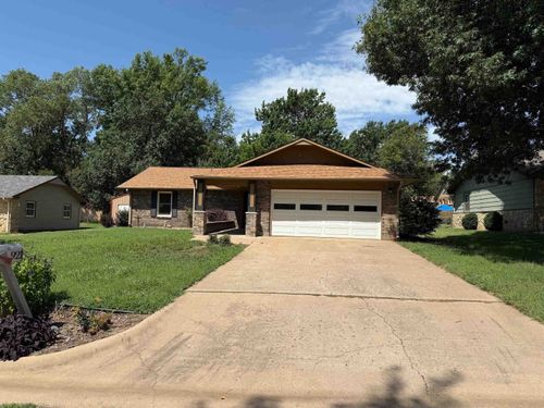 921 Highland Dr, Arkansas City, KS, 67005-3828 | Card Image