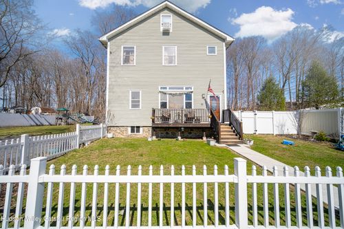 11 Grove St, Highland, NY, 12528-1334 | Card Image