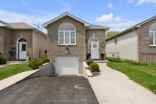 677 Tanner Dr, Kingston, ON, K7M8Y2 | Card Image