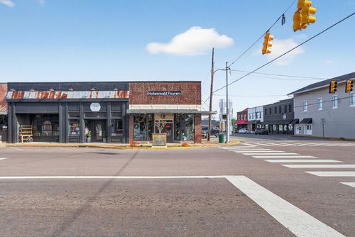 11 W Main St, Hohenwald, TN, 38462-1417 | Card Image