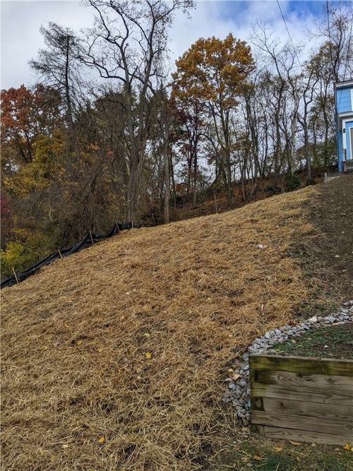 37 Lawrence St, Millvale, PA, 15209-2057 | Card Image