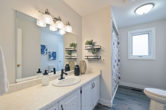 125 Guthrie Cres, House other with 3 bedrooms, 2 bathrooms and 4 parking in Whitby ON | Image 24