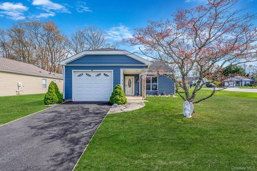 1 Avon Ct, Ridge, NY, 11961-2046 | Card Image