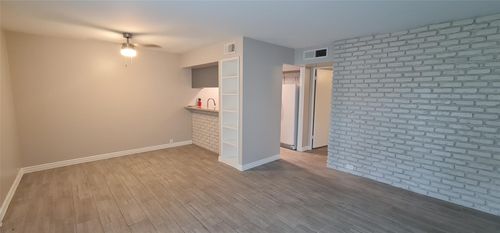 f-2201 Fountain View Dr, Houston, TX, 77057-3672 | Card Image