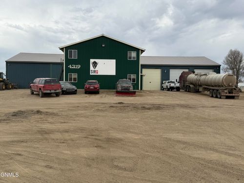4319 16th Ave W, Williston, ND, 58801-1928 | Card Image