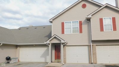 4717 Kelvington Drive, Condo with 3 bedrooms, 2 bathrooms and null parking in Indianapolis IN | Image 1