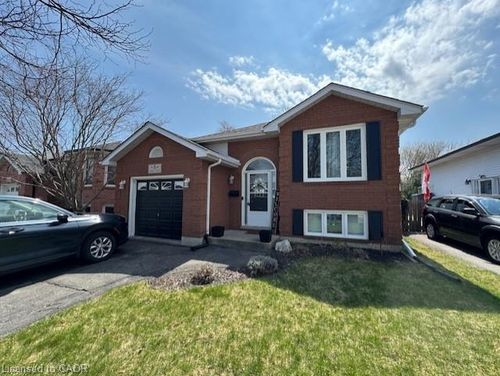 8 Digby Crt, Brantford, ON, N3P2A6 | Card Image
