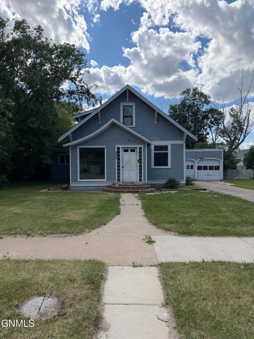608 S Main St, Crosby, ND, 58730-3312 | Card Image