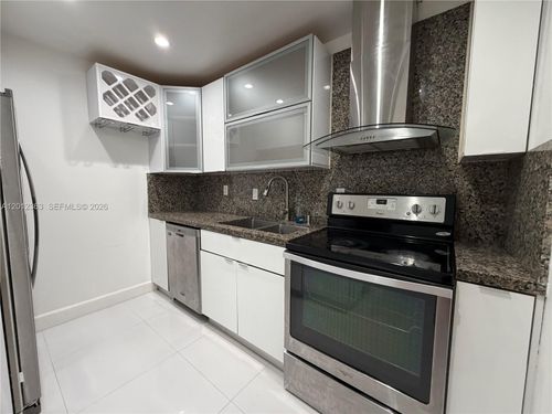212-468 Ne 206th Ln, Miami, FL, 33179-1876 | Card Image