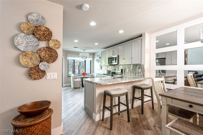 27113 Oakwood Lake Dr, House attached with 3 bedrooms, 3 bathrooms and null parking in BONITA SPRINGS FL | Image 8