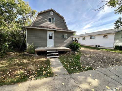 82 3 Ave, Central Butte, SK, S0H0S0 | Card Image