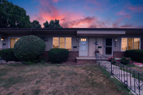 3-25325 Potomac Dr, South Lyon, MI, 48178-1082 | Card Image