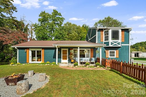 25 Pinewood Dr, Waynesville, NC, 28786-1867 | Card Image