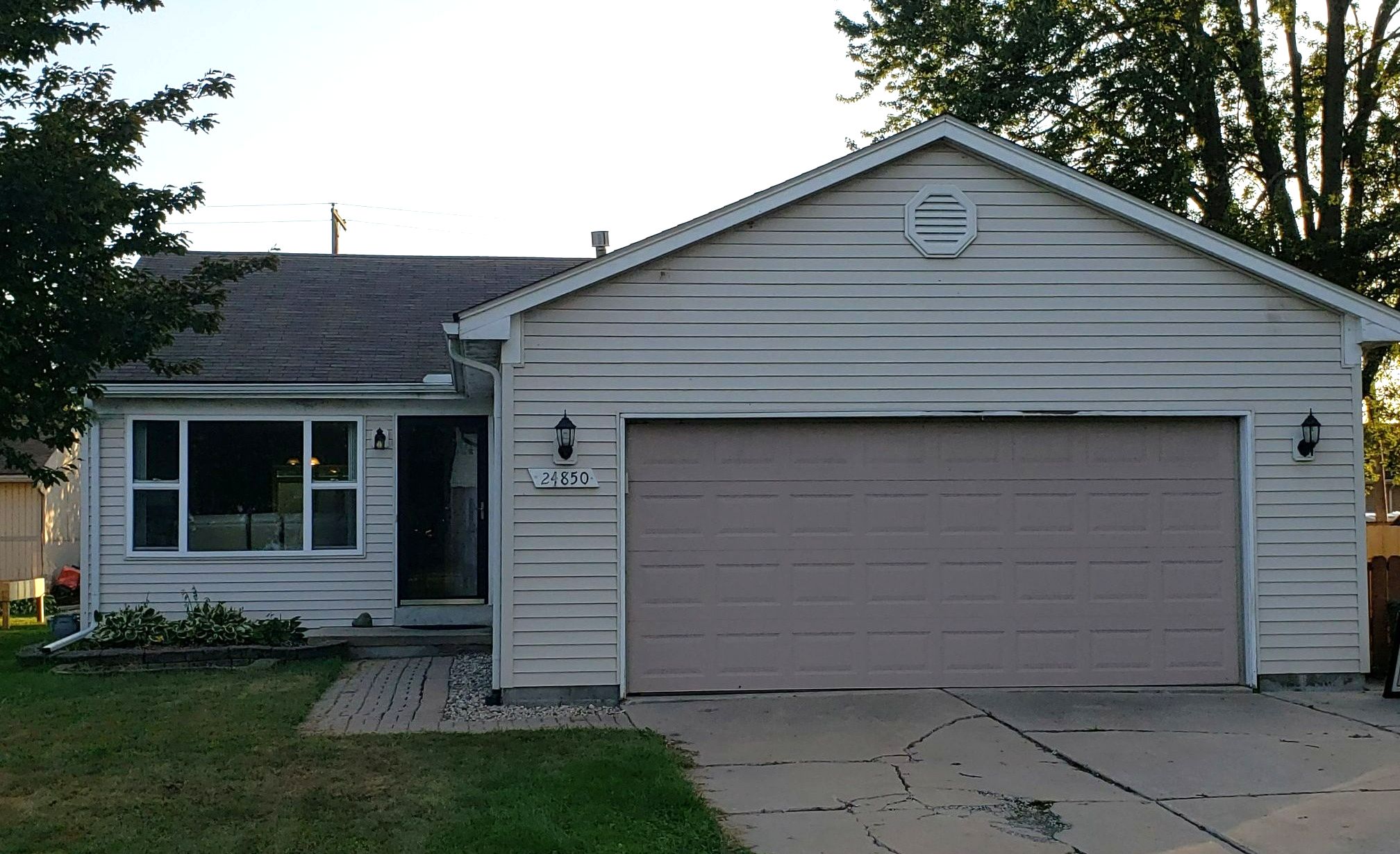 Manila St, Harrison Township, MI 48045