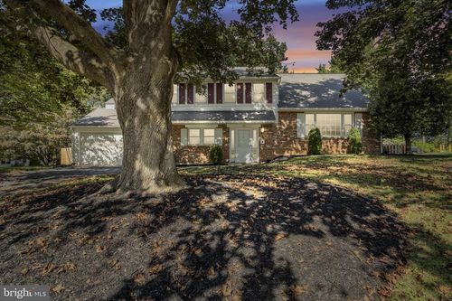 425 Deerfield Rd, CAMP HILL, PA, 17011-8439 | Card Image