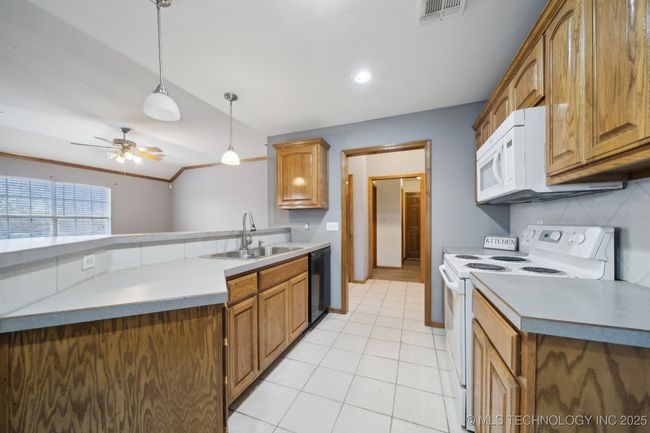 27310 W 15 Th St S, House other with 3 bedrooms, 2 bathrooms and null parking in Sand Springs OK | Image 16